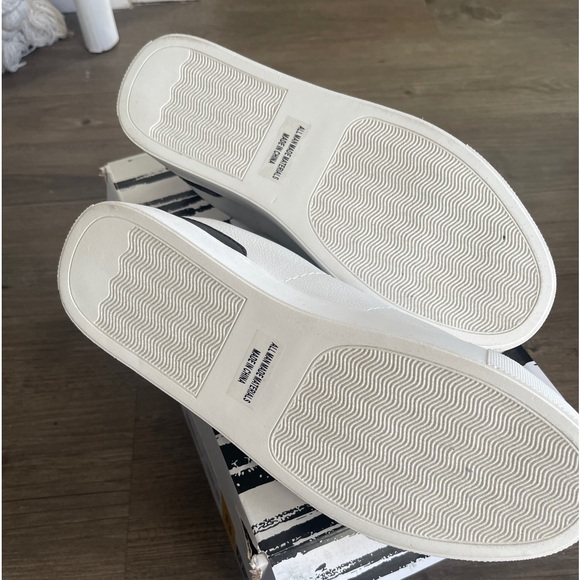 NWT DV Sneakers SZ 8 - Picture 4 of 4